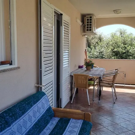 Apartment Dan - *